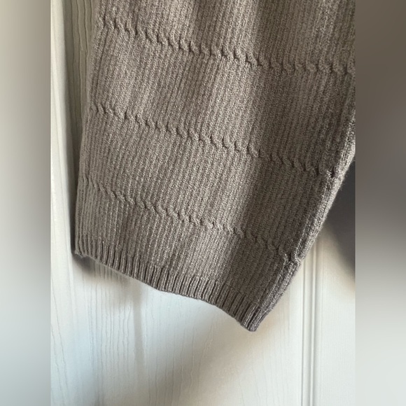 Women's Grey Knit Sweater (Plus) 2XL by Grace - Picture 2 of 5